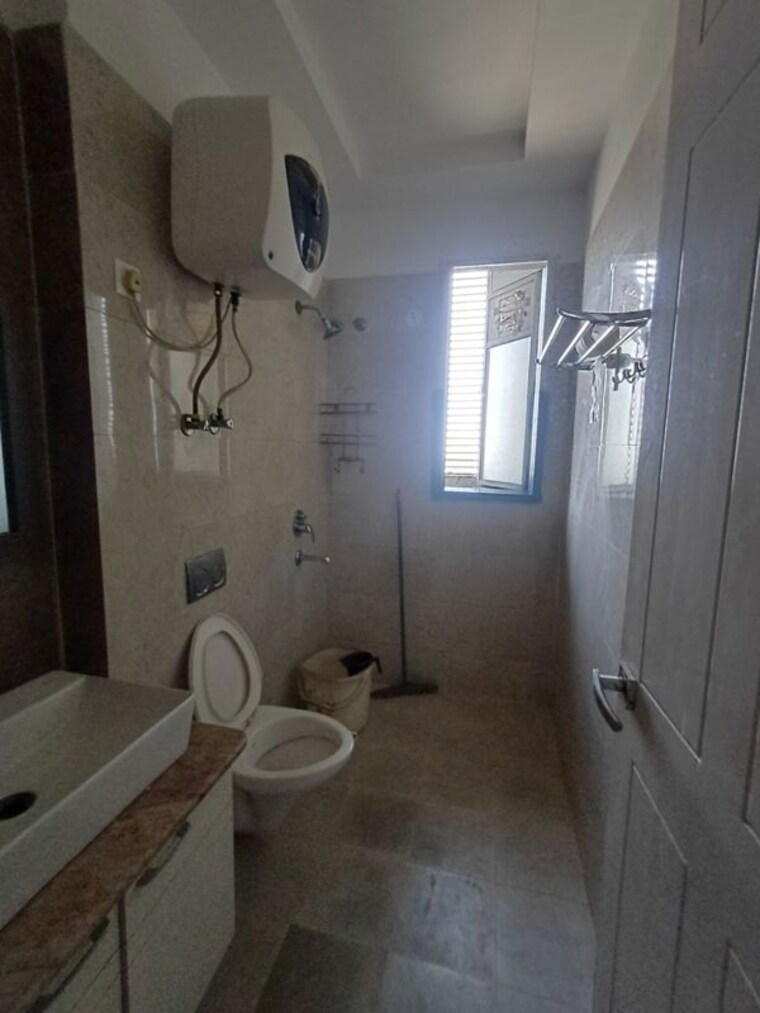 Bathroom, mahagun-moderne 4 Bedroom 2490 Sq.Ft. Apartment In Sector 78 Noida 10569830