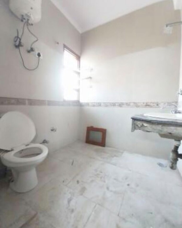 Bathroom, central-park-flower-valley 3 Bedroom 1700 Sq.Ft. Builder Floor In Sohna Sector 33 Gurgaon 10569835