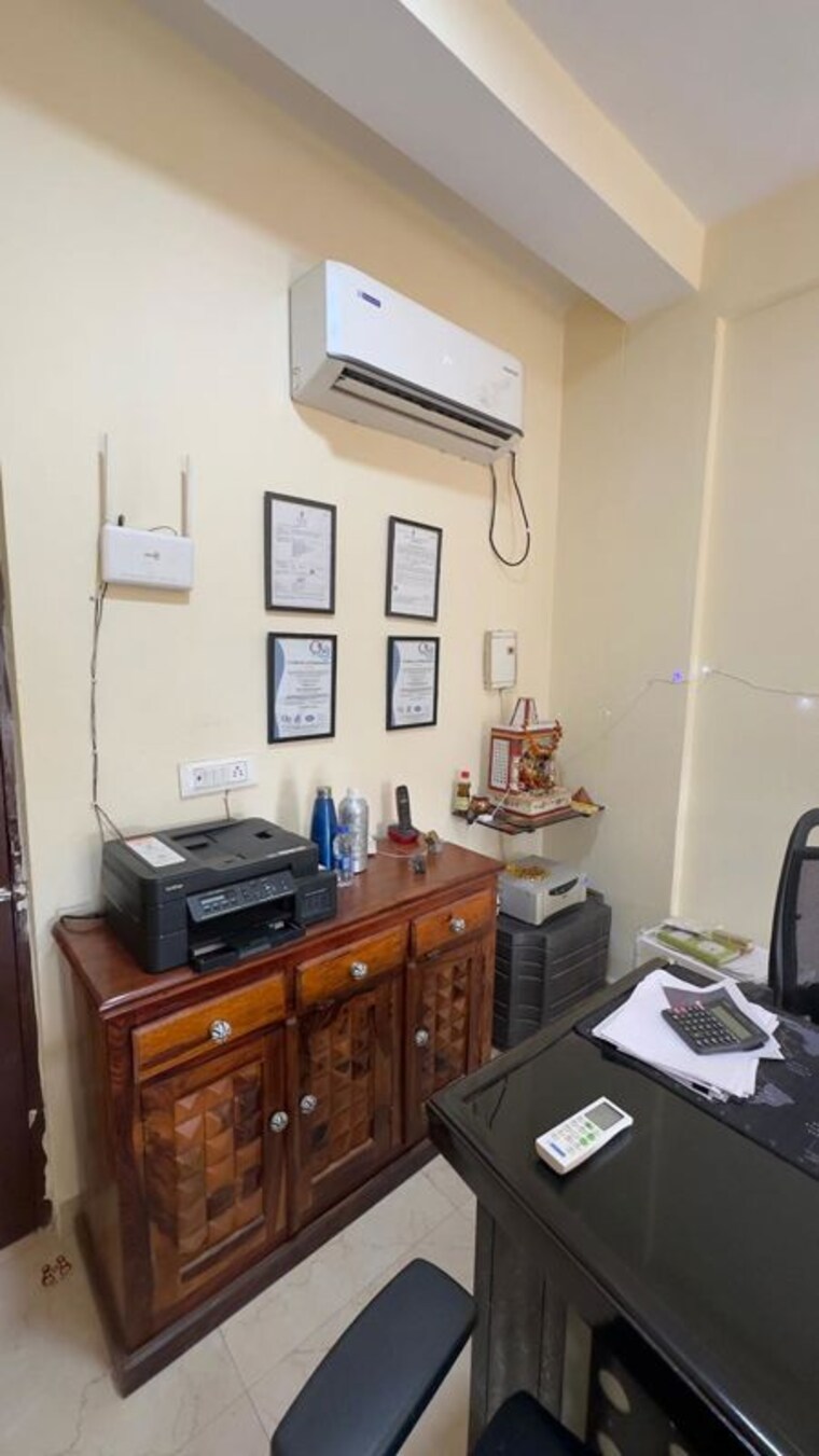 Kitchen, palam-vyapar-kendra Commercial Office Space 500 Sq.Ft. In Sector 2 Gurgaon 10361370