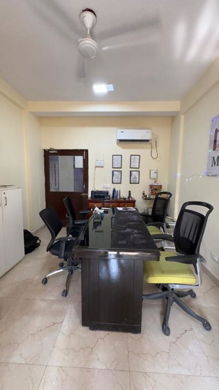 Team Area, palam-vyapar-kendra Commercial Office Space 500 Sq.Ft. In Sector 2 Gurgaon 10361370