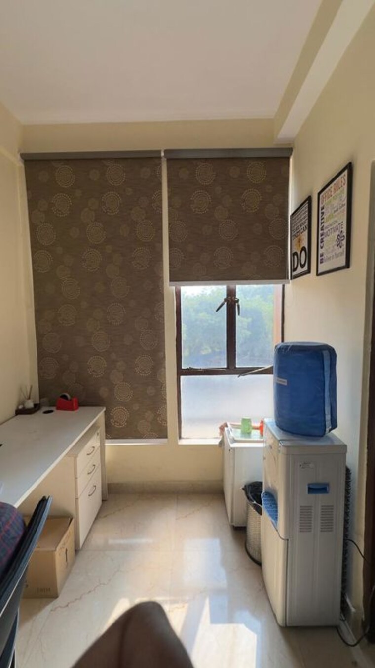 Room, palam-vyapar-kendra Commercial Office Space 500 Sq.Ft. In Sector 2 Gurgaon 10361370