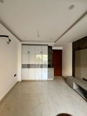 Room in 3 BHK Builder Floor at Sector 23 – for Rent