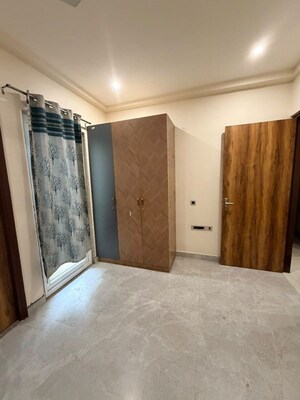 Room in 3 BHK Builder Floor at Sector 45 – for Rent
