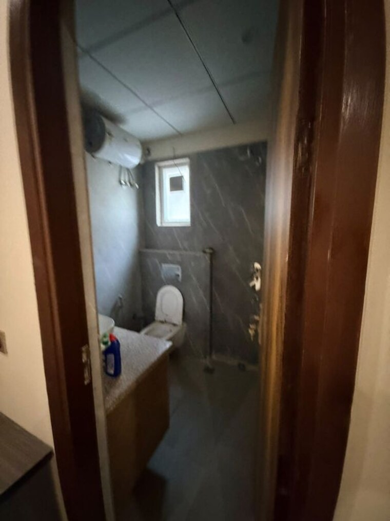 Bathroom, sector 45 3 Bedroom 1800 Sq.Ft. Builder Floor In Sector 45 Gurgaon 10569862
