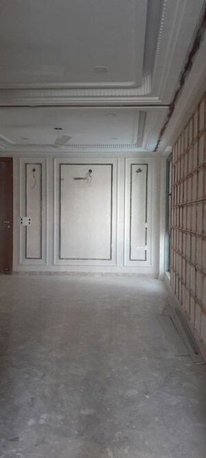 Building Lobby in 4 BHK Builder Floor at Palam Vihar – for Sale