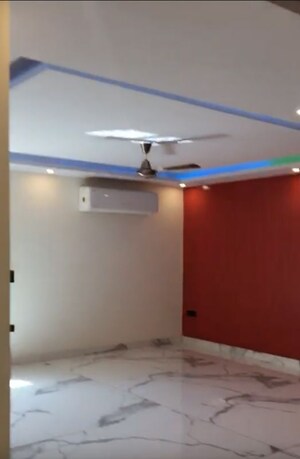 Room in 2 BHK Builder Floor at Unitech South City II, Sector 50 – for Rent