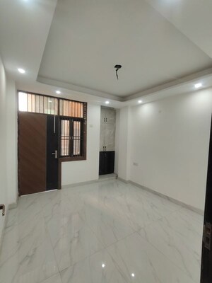 Room in 3 BHK Builder Floor at Palm Residency Chhatarpur, Chattarpur – for Sale