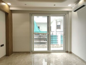 Room in 4 BHK Builder Floor at Sector 21 – for Rent