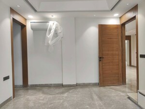 Room in 4 BHK Builder Floor at Sector 21 – for Rent