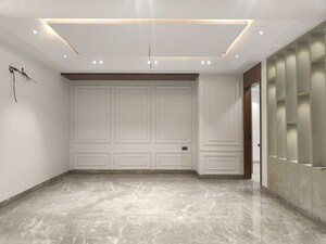 Room in 4 BHK Builder Floor at Sector 21 – for Rent