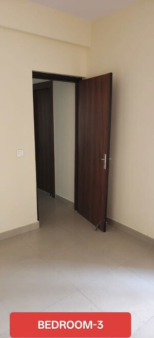 Room in 2 BHK Apartment at VVIP Addresses, Raj Nagar Extension – for Rent
