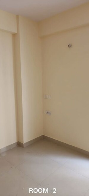 Room in 2 BHK Apartment at VVIP Addresses, Raj Nagar Extension – for Rent