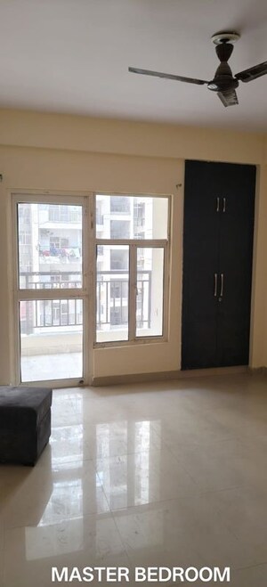 Room in 2 BHK Apartment at VVIP Addresses, Raj Nagar Extension – for Rent