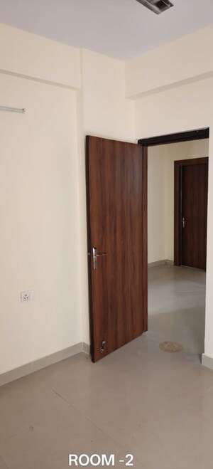 Room in 2 BHK Apartment at VVIP Addresses, Raj Nagar Extension – for Rent