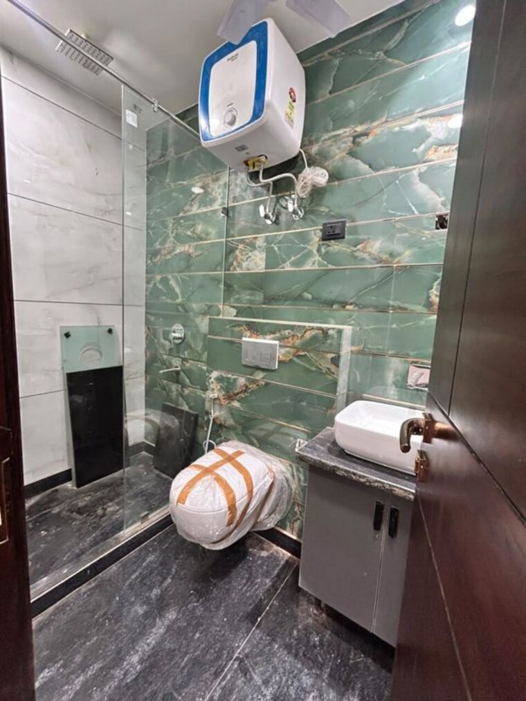 Bathroom, sector 21 4 Bedroom 2100 Sq.Ft. Builder Floor In Sector 21 Gurgaon 10569905