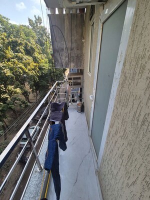 Balcony in 1 RK Builder Floor at Dlf City Phase 3 – for Rent