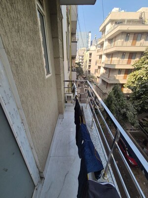 Balcony in 1 RK Builder Floor at Dlf City Phase 3 – for Rent