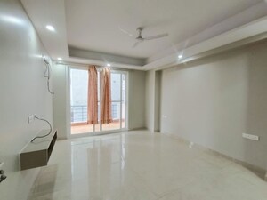 Room in 4 BHK Builder Floor at Sector 21 – for Rent