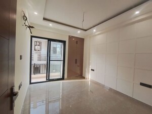 Room in 4 BHK Builder Floor at Sector 21 – for Rent
