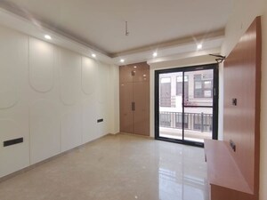 Room in 4 BHK Builder Floor at Sector 21 – for Rent