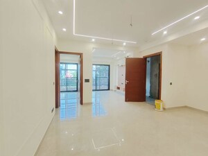 Building Lobby in 4 BHK Builder Floor at Sector 21 – for Rent