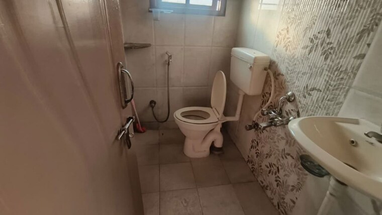Bathroom, hsr layout 1 RK 200 Sq.Ft. Builder Floor In Hsr Layout Bangalore 10569923