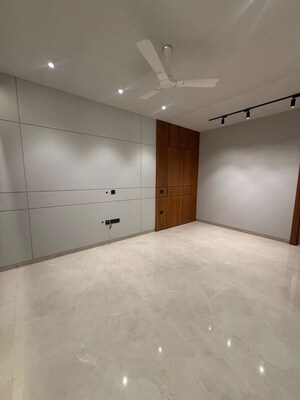 Room in 4 BHK Builder Floor at Palam Vihar Residents Association, Palam Vihar – for Rent
