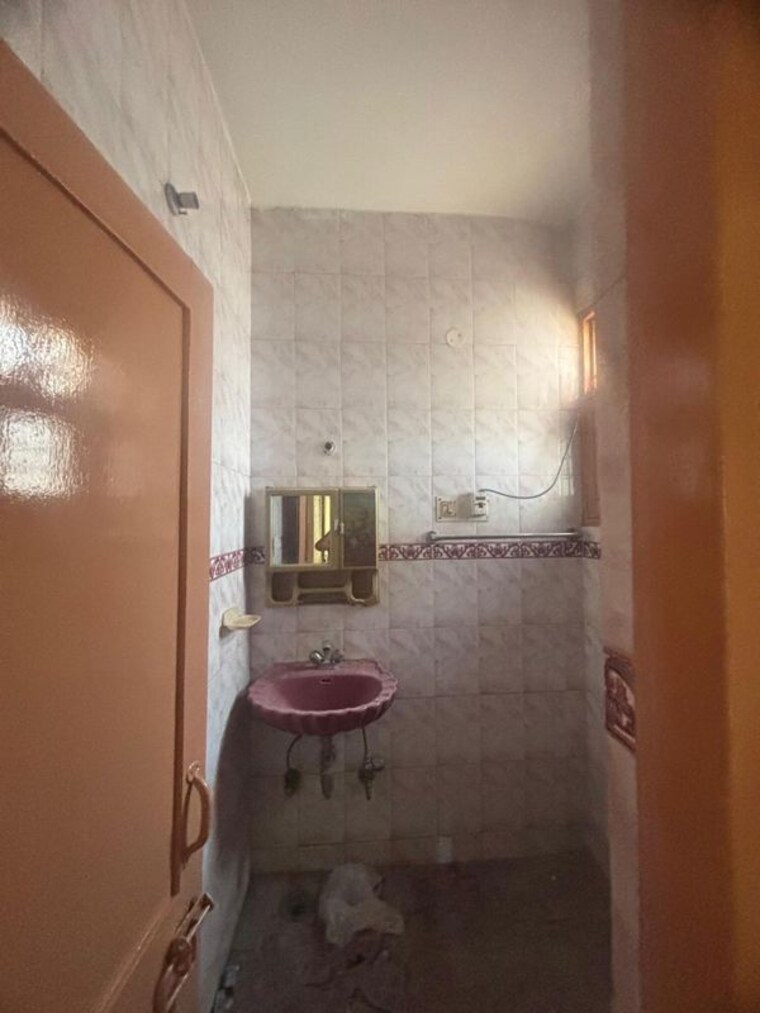 Bathroom, manimajra 1 Bedroom 900 Sq.Ft. Builder Floor In Manimajra Chandigarh 10569937