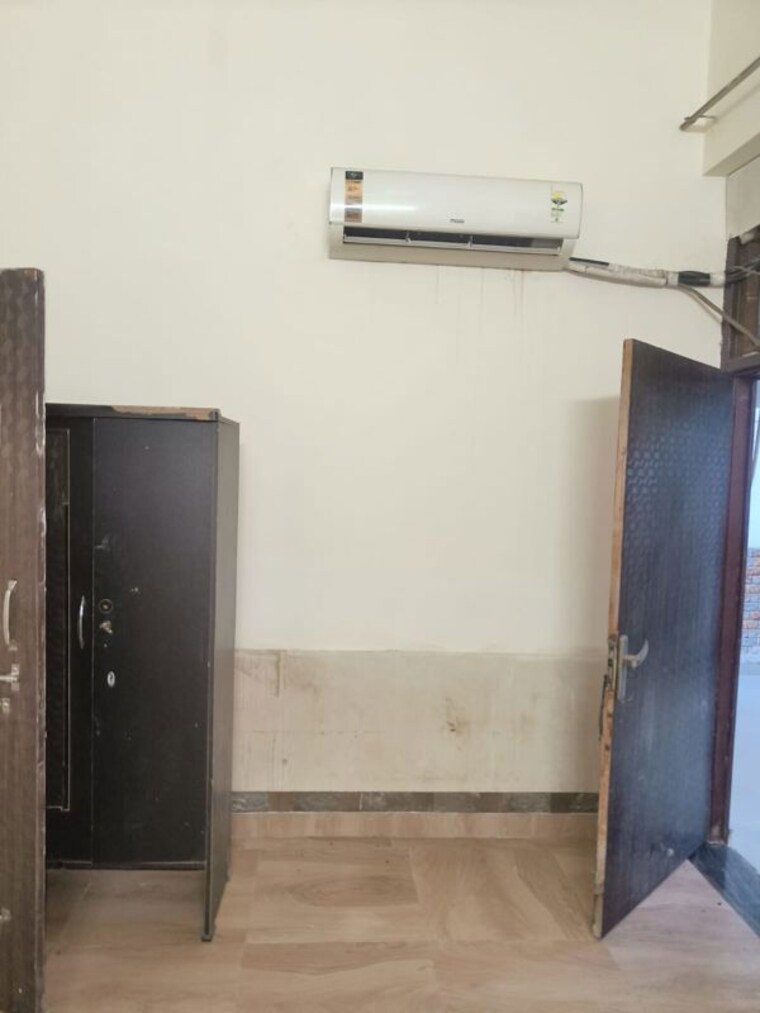 Room, ansal golf links 1 4 Bedroom 200 Sq.Mt. Independent House In Ansal Golf Links 1 Greater Noida 10569951