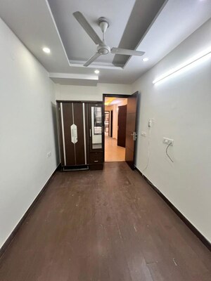 Room in 3 BHK Builder Floor at Naraina – for Rent