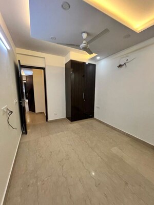 Room in 3 BHK Builder Floor at Naraina – for Rent