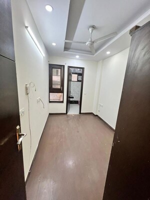Room in 3 BHK Builder Floor at Naraina – for Rent