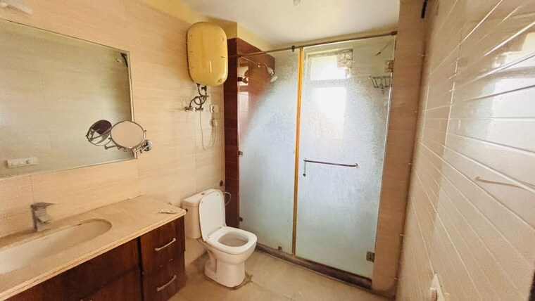Bathroom, shiv-shankar-society 3.5 Bedroom 2100 Sq.Ft. Apartment In Sector 51 Gurgaon 10569976