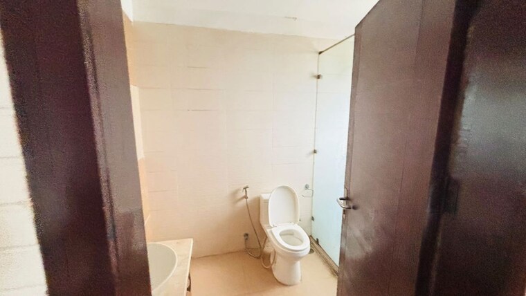 Bathroom, shiv-shankar-society 3.5 Bedroom 2100 Sq.Ft. Apartment In Sector 51 Gurgaon 10569976