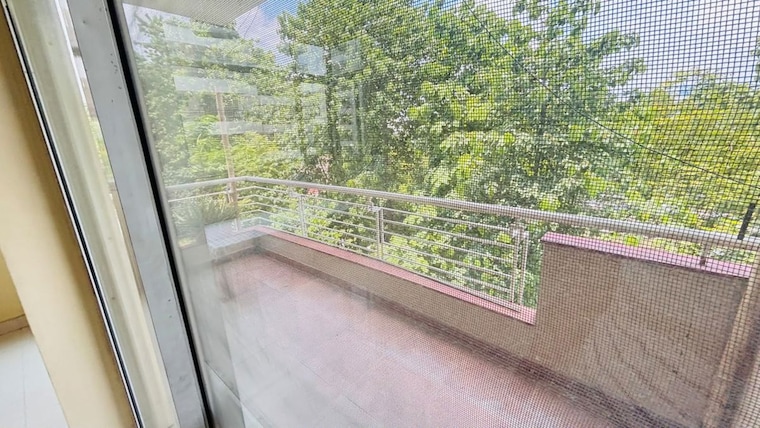 Balcony, shiv-shankar-society 3.5 Bedroom 2100 Sq.Ft. Apartment In Sector 51 Gurgaon 10569976