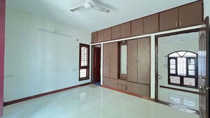 Room in 2 BHK Builder Floor at Hsr Layout Sector 3 – for Rent