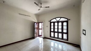 Room in 2 BHK Builder Floor at Hsr Layout Sector 3 – for Rent