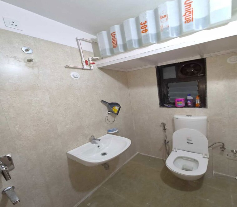 Bathroom, dadar east 2 Bedroom 500 Sq.Ft. Apartment In Dadar East Mumbai 10569993