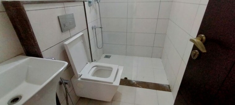 Bathroom, kaypee-grandeur-indiranagar 3 Bedroom 1950 Sq.Ft. Apartment In Indiranagar Bangalore 10569994