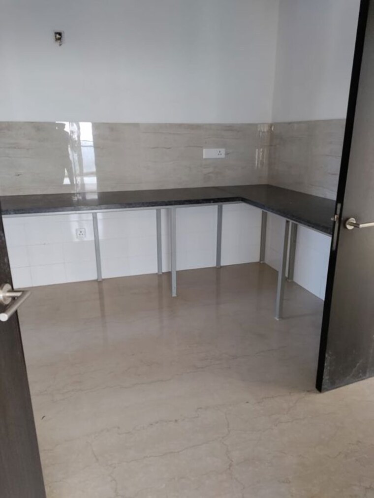 Kitchen, oberoi-realty-esquire 3 Bedroom 1842 Sq.Ft. Apartment In Goregaon East Mumbai 10569971