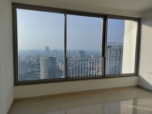 Room in 3 BHK Apartment at Oberoi Realty Esquire, Goregaon East – for Rent