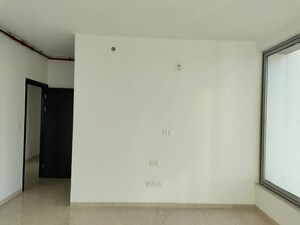 Room in 3 BHK Apartment at Oberoi Realty Esquire, Goregaon East – for Rent