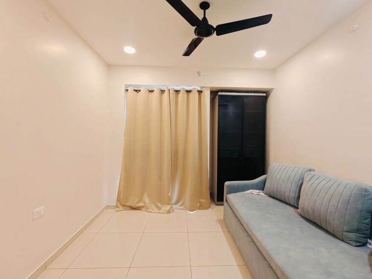 Bedroom, godrej-emerald 3 Bedroom 907 Sq.Ft. Apartment In Ghodbunder Road Thane 10569967