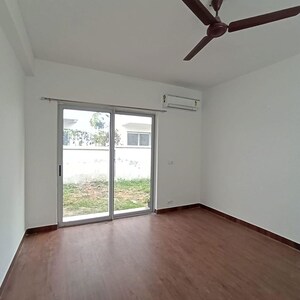Room in 3.5 BHK Villa at Vatika Signature Villas, Sector 82 – for Rent