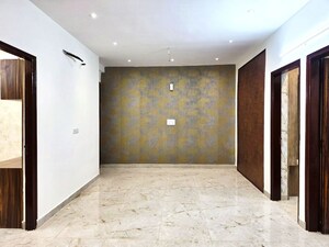 Room in 3 BHK Apartment at Pir Machalla – for Sale