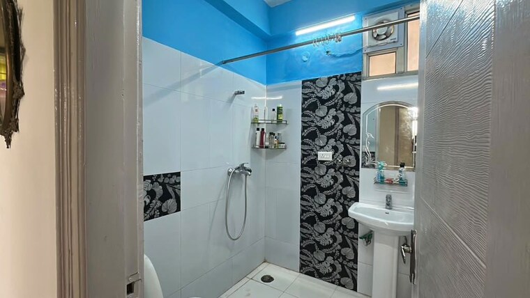 Bathroom, vip road 4 Bedroom 2410 Sq.Ft. Apartment In Vip Road Zirakpur 10570059