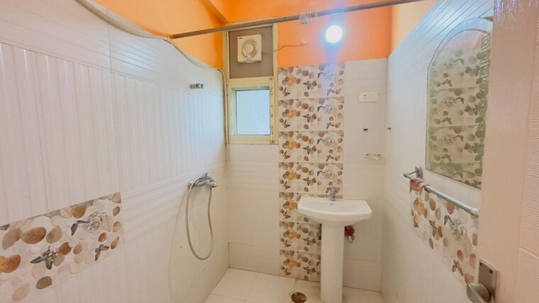 Bathroom, vip road 4 Bedroom 2410 Sq.Ft. Apartment In Vip Road Zirakpur 10570059