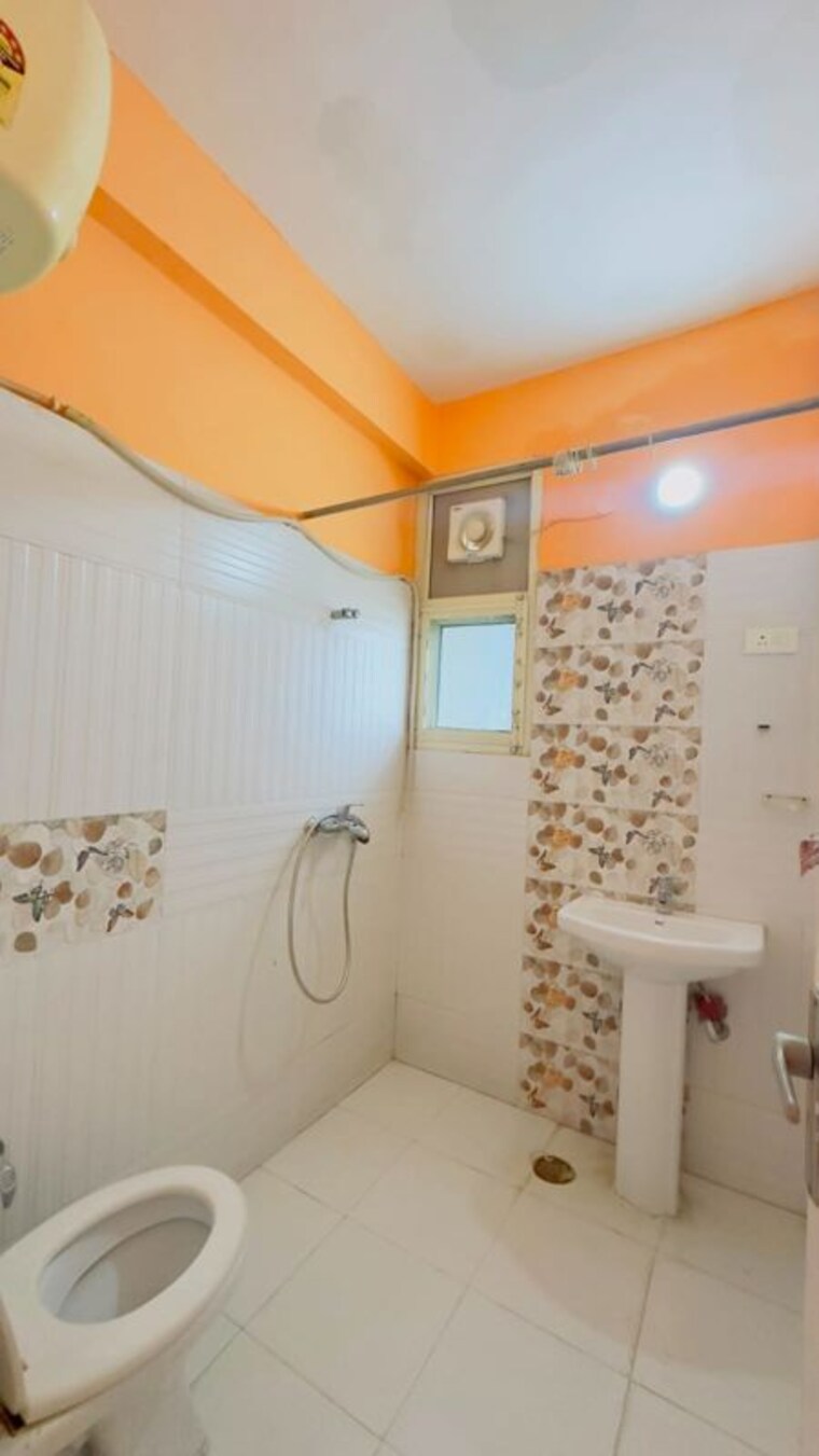 Bathroom, vip road 4 Bedroom 2410 Sq.Ft. Apartment In Vip Road Zirakpur 10570059