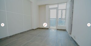 Room in 2.5 BHK Apartment at Gaur City 5th Avenue, Sector 4 Greater Noida – for Sale