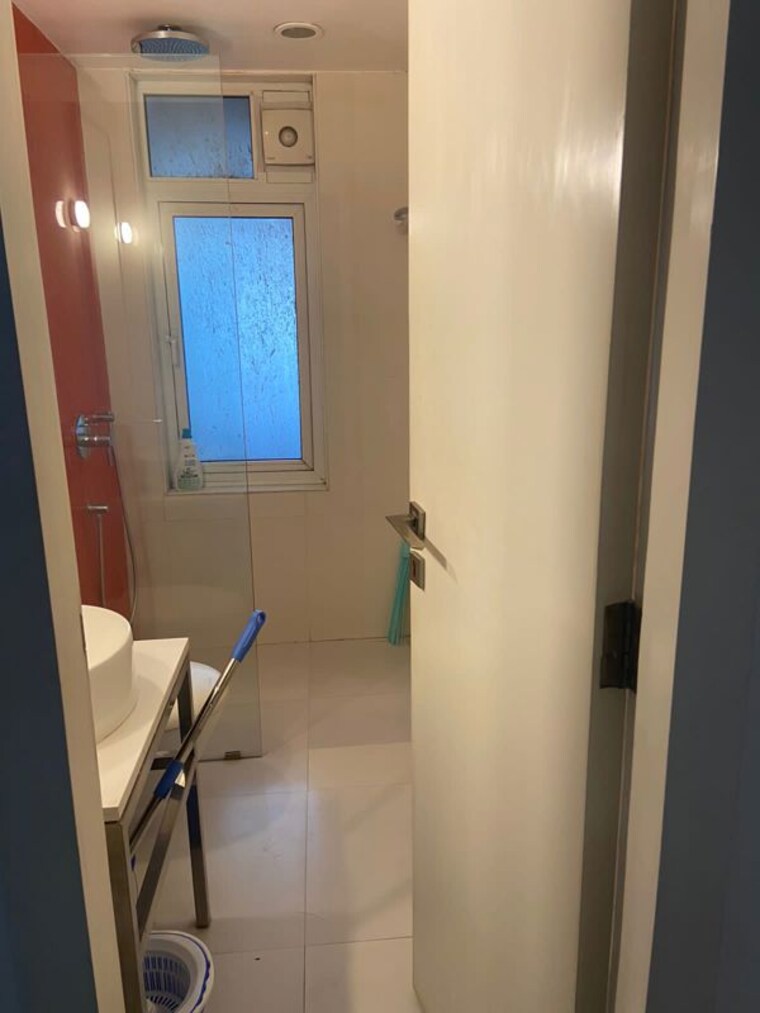 Bathroom, lodha-fiorenza 3 Bedroom 1650 Sq.Ft. Apartment In Goregaon East Mumbai 10570084